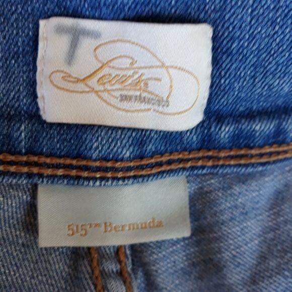 Levi's Shorts Womens 4 515 Bermuda Cuffed Hem Light Wash Long Jeans 5 Pocket - Picture 2 of 10